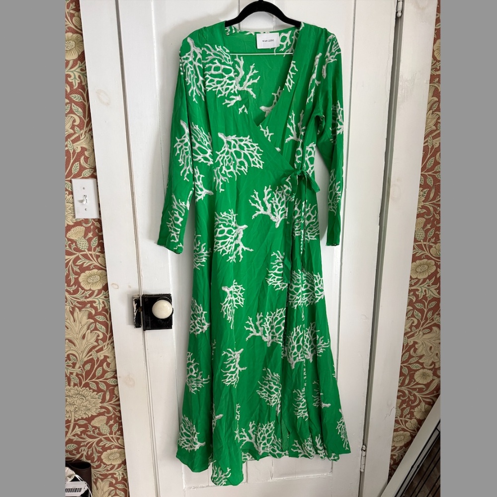 We Are Leone 100% Silk Dress - Picture 2 of 6